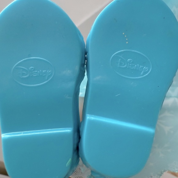 Disneys Singing Frozen Princess Elsa Doll - Picture 10 of 10